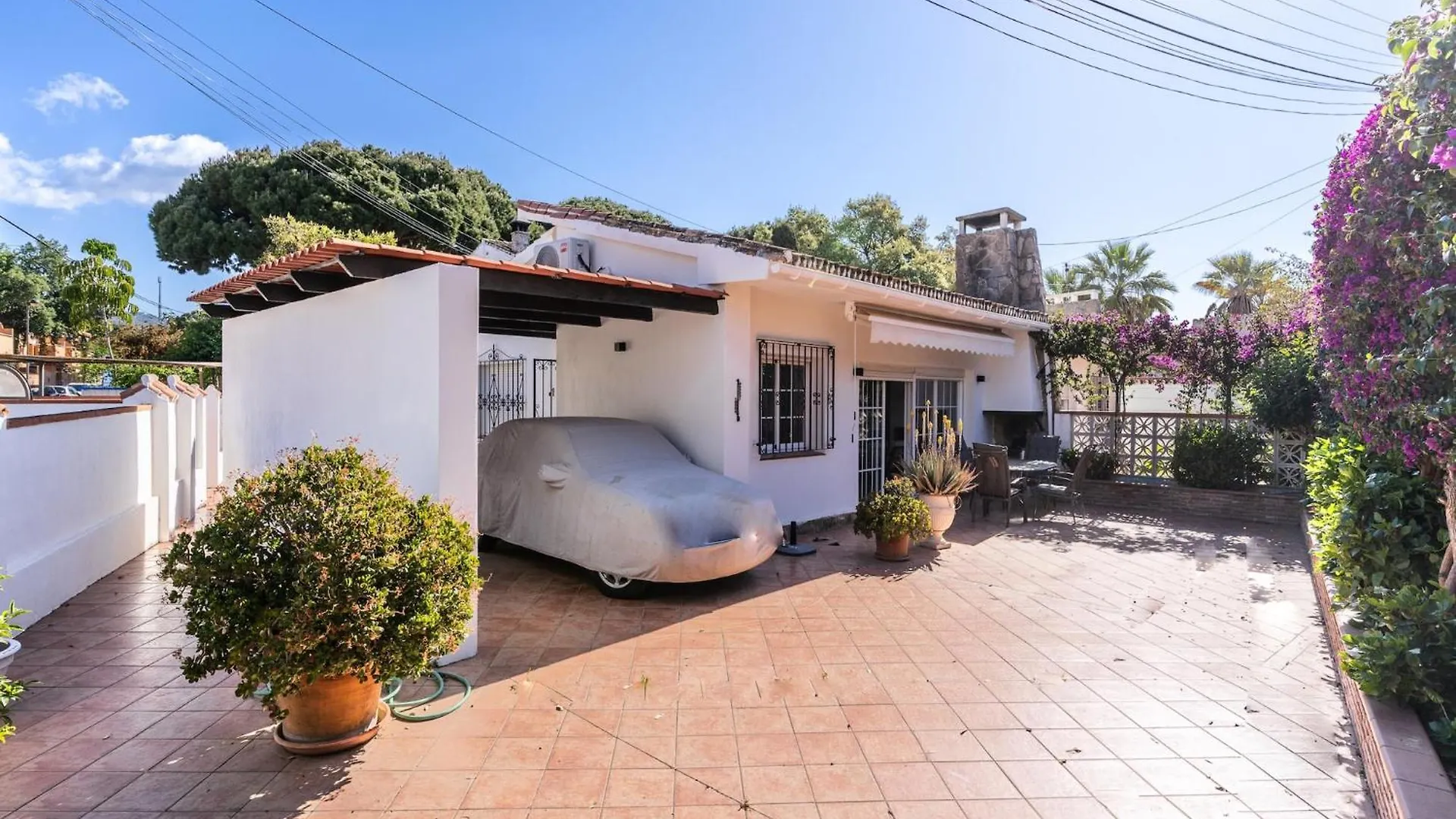 Holiday home Pleasant Villa With Terrace Marbella